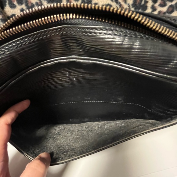 LV Black Epi Trocadero bag - Picture 10 of 12